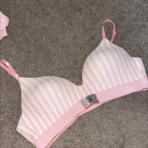 Victoria’s Secret Shine Patch Wireless Bra - Picture 1 of 4